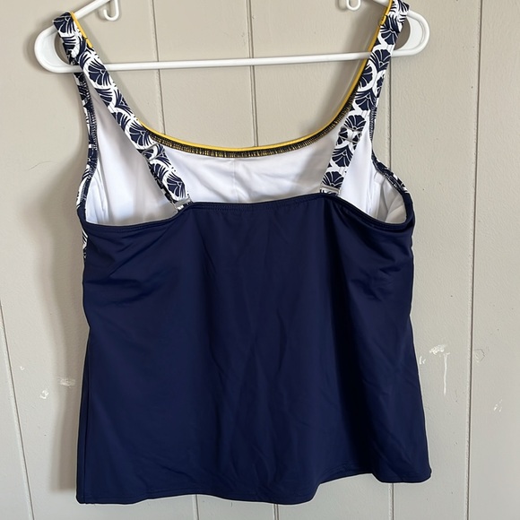 LANDS END SIZE 12P NAVY TANKINI. VERY FLATTERING - Picture 2 of 4
